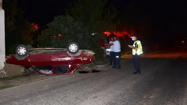 Yayaya çarpmamak için frene basınca takla attı: 2 yaralı   