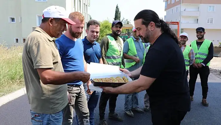 Asfaltlama ekibine tatlı sürpriz