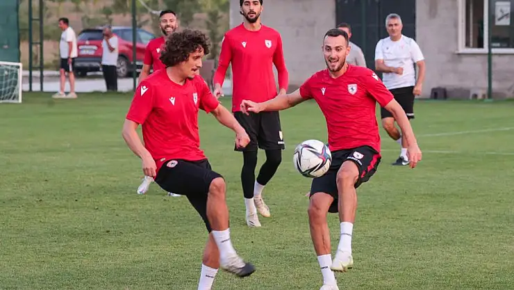 Samsunspor'da 22 futbolcu geldi, 21 oyuncu gitti