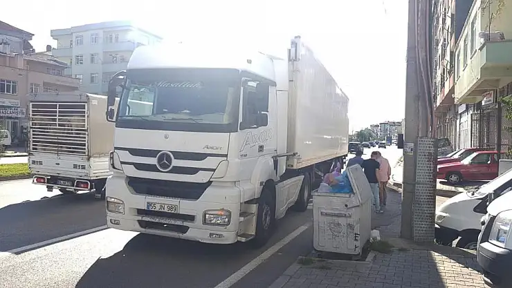 Kontrolden çıkan tır otomobile çarptı