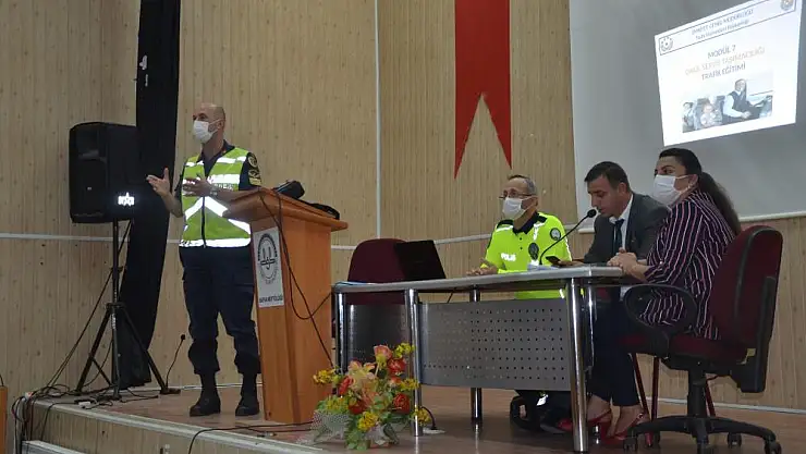 Bafra'da okul servis araç sürücülerine seminer verildi