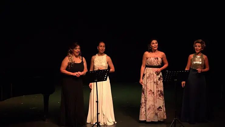 'Sopranolar Gecesi' sahnelendi