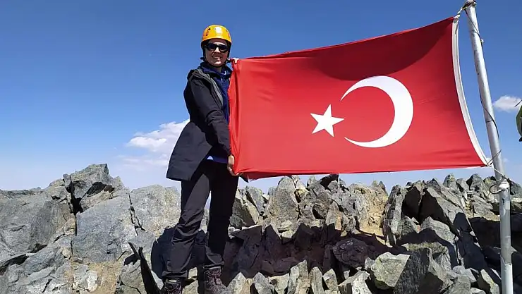 Büşra öğretmen Kaçkar'da zirve yaptı, hedefi Ağrı Dağı