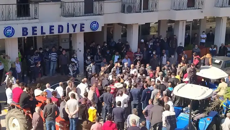 Vezirköprü'de belediyeyi taşlama eylemine 6 tutuklama, 18 adli kontrol