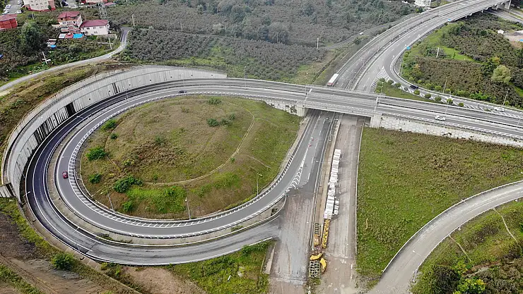 Türkiye'nin en pahalı yol projesi olan Ordu Çevre yolunda çalışmalar sürüyor