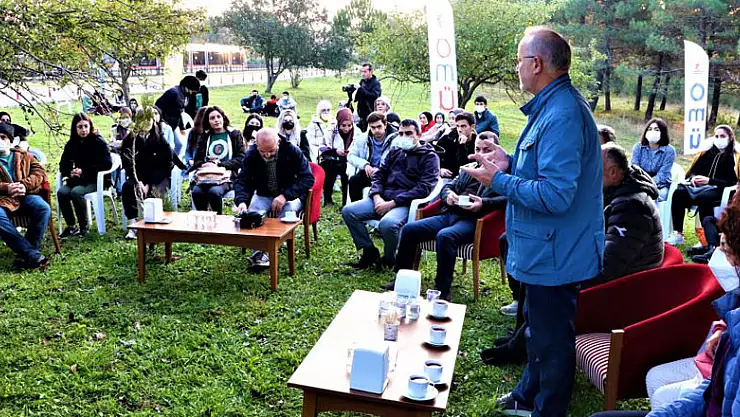 Rektör ve öğrencilerden şafak vaktinde doğa yürüyüşü