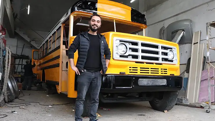 İzlediği filmden etkilendi okul otobüsü yaptırdı
