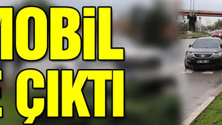 Samsun'da trafik kazası: 1 otomobil refüje çıktı