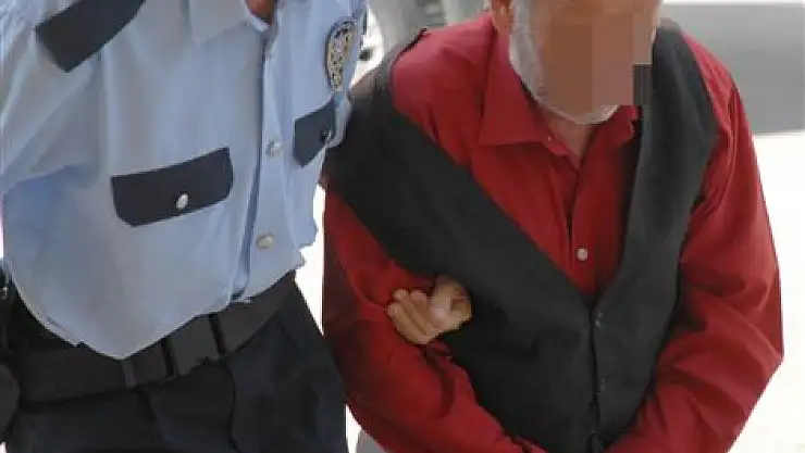 Kendine saldıranlara bıçakla saldırdı:1 Yaralı