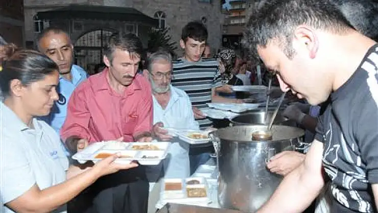 İftar Çadırı Toplumsal Dayanışmayı Sağlıyor
