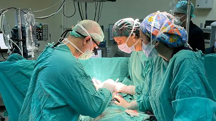 OMÜ Tıp Fakültesi Hastanesi koltukaltından kalp ameliyatına başladı