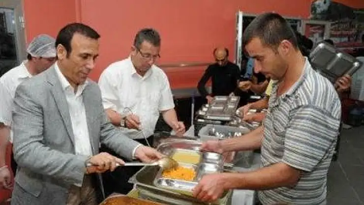 Canik'te iftar geleneği sürüyor