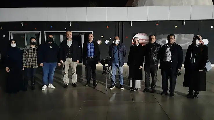 Ay, Satürn ve Jüpiter'i teleskopla gözlemlediler