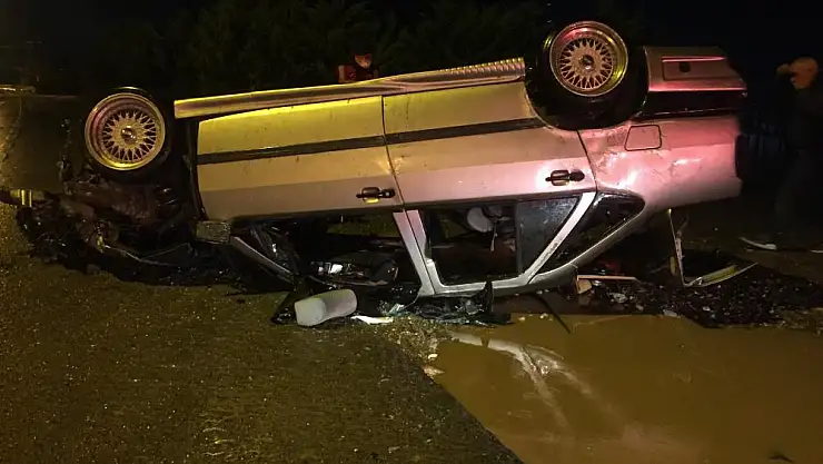 Refüje çarpan otomobil sürücüsü hayatını kaybetti