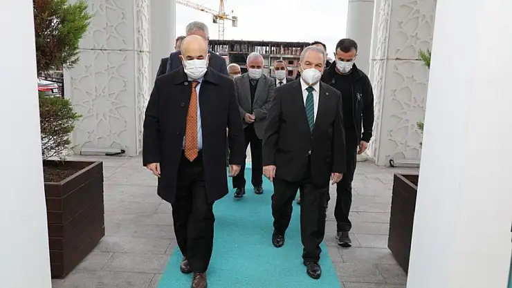 Demirtaş: 'Kimse içinde bulunduğu araca güvenmemeli'