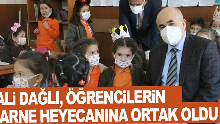 Vali Dağlı, öğrencilerin karne heyecanına ortak oldu