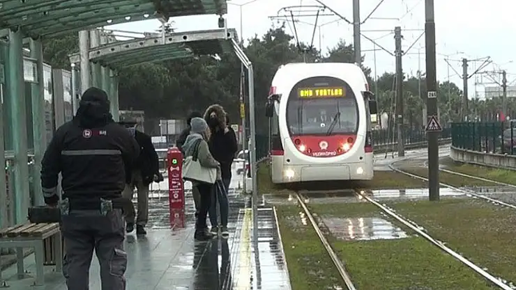 Günde 300 seferle 14,8 milyon yolcu taşıdı