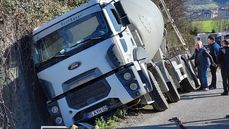 Samsun'da beton mikseri yoldan çıktı