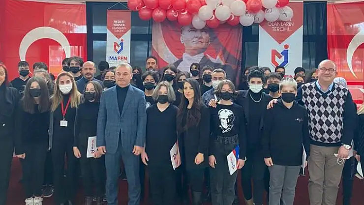 Samsun'da sağlık çalışanları öğrencilerle birlikte Çanakkale Zaferi'ni kutladı