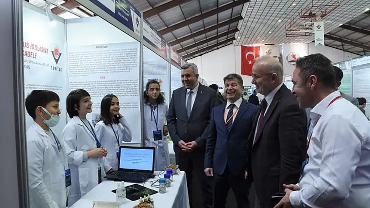 Ortaokul öğrencilerinin araştırma projeleri OMÜ'de sergileniyor