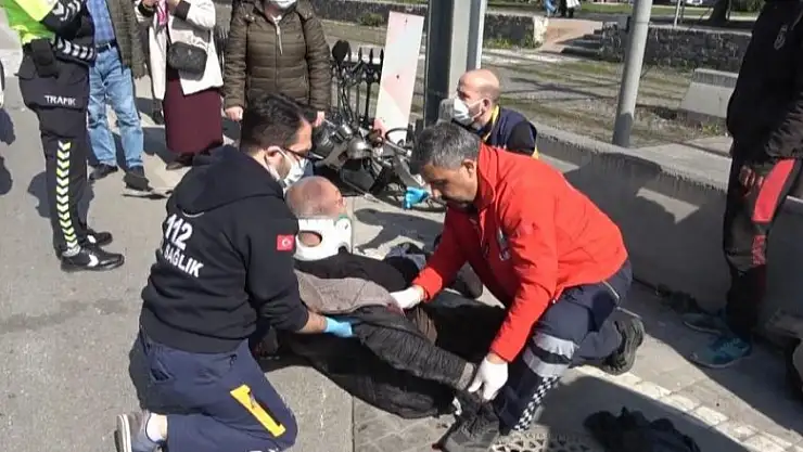 Hafif ticari araç elektrikli bisiklete çarptı: 1 yaralı