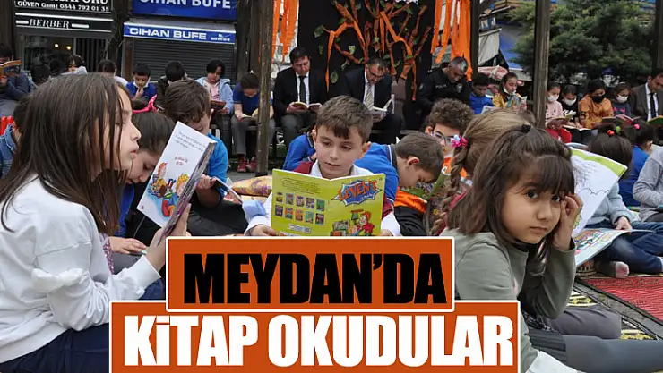 Meydan'da Kitap Okudular