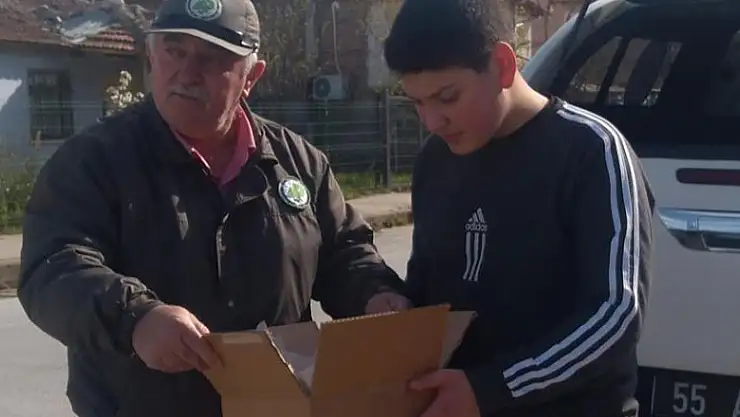 Yaralı halde bulduğu sincabı görevlilere teslim etti