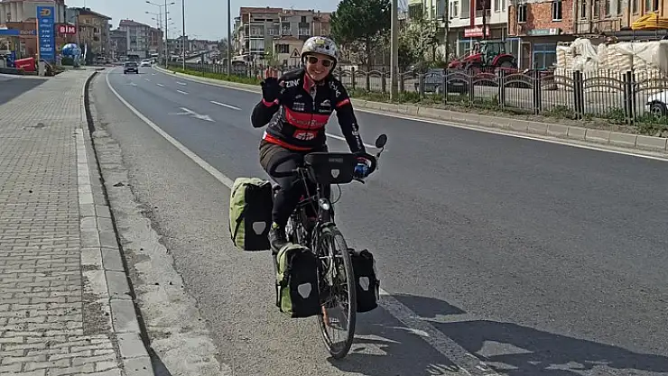 İngiliz kadın gezgin bisikletle dünya turunda