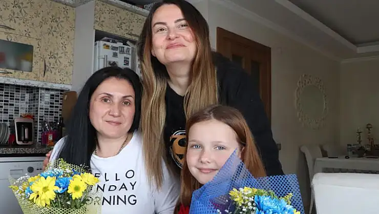 Samsunlu aile savaş mağduru anne ve kızına evlerinin kapılarını açtı