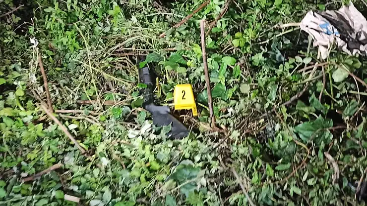 Tüfekle havaya ateş açan maganda polisi alarma geçirdi