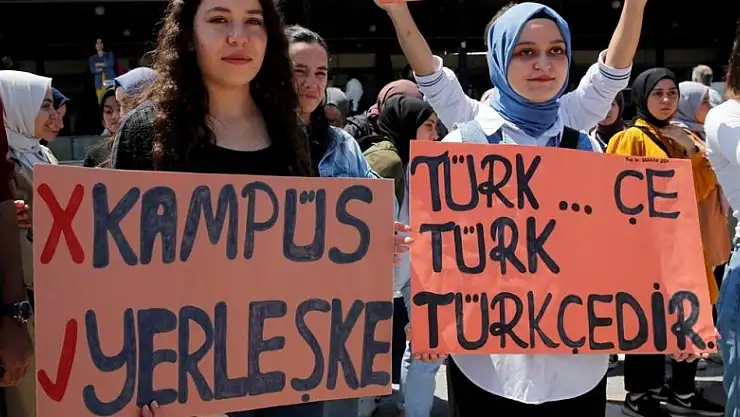 Öğrencilerden 'Türkçe' eylemi 