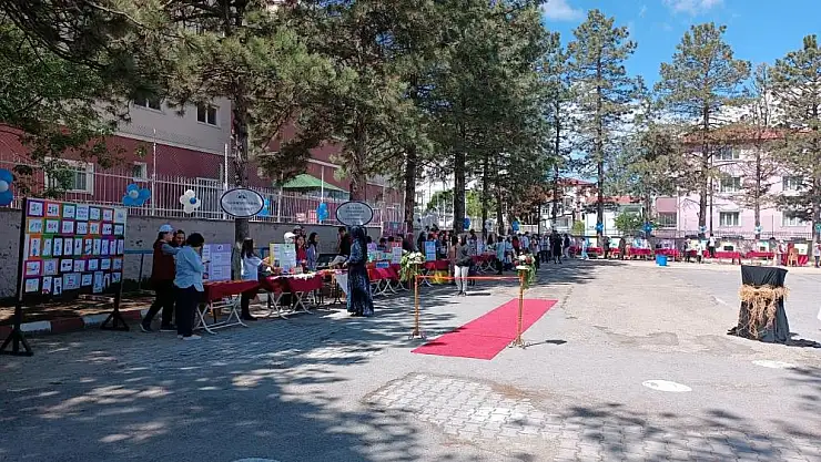 Ladik'te bilim fuarı