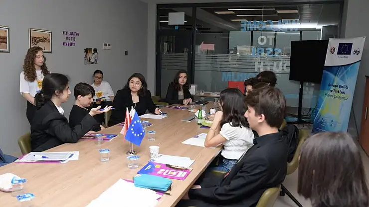 Liseli gençler Gençlik Forumu'nda buluştu