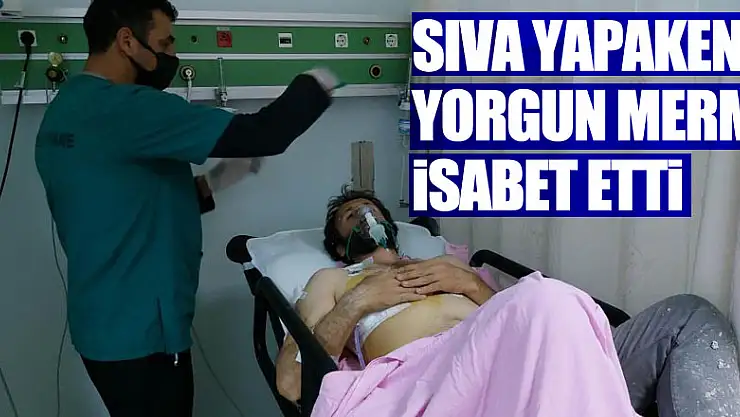 İnşaat ustasının omzuna isabet eden yorgun mermi ağır yaraladı