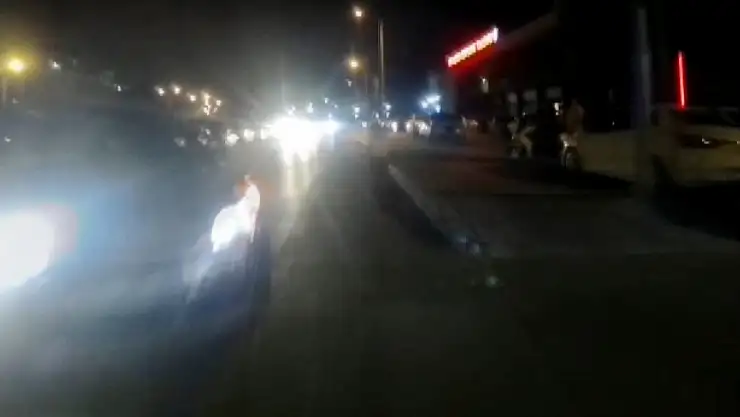 Bisikletliyle giderken otomobil çarptı: O an kamerada