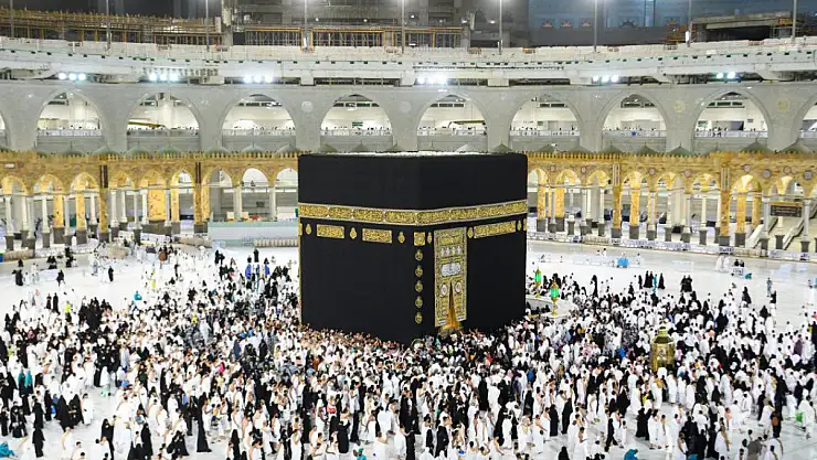 Kabe'nin etrafındaki bariyerler 2,5 yıl sonra kaldırdı