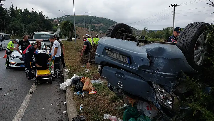 Tatil dönüşü otomobil takla attı: 2'si ağır 4 yaralı