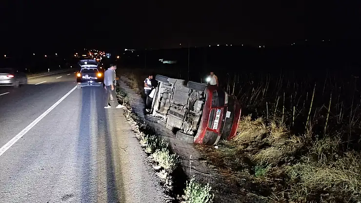Hafif ticari araç şarampole devrildi