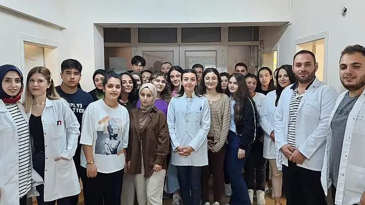 Demirtaş: 'İmkanı olmayan öğrencilerimizin yanındayız'