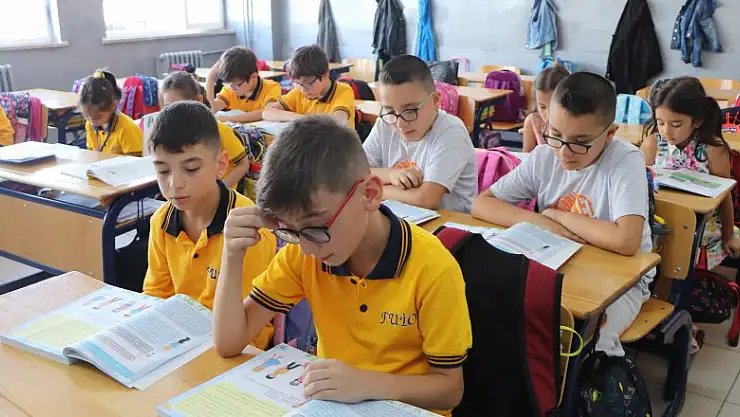 16 ikiz öğrencinin okul heyecanı