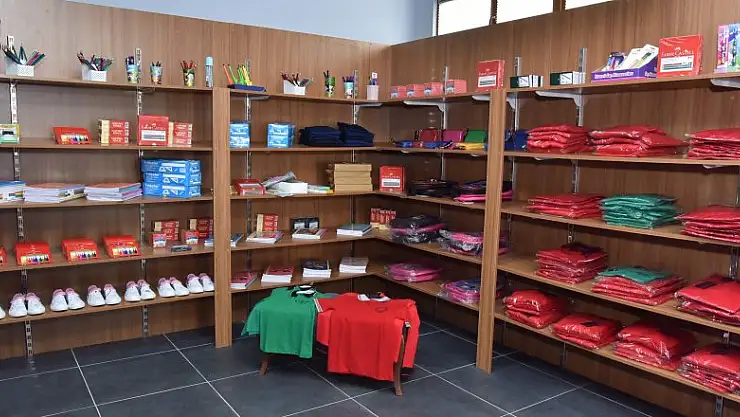 Tekkeköy'den 1500 öğrenciye kırtasiye desteği