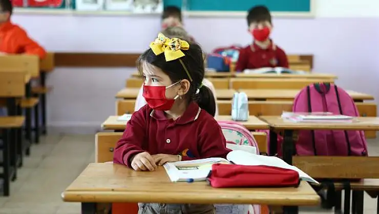 Prof. Dr. Özkaya: 'Sınıfta bir kişinin korona olması, 20 kişinin korona olması demektir'