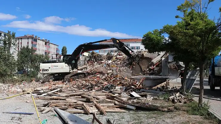 Havza Kapalı Sebze Pazarı için yıkım başladı