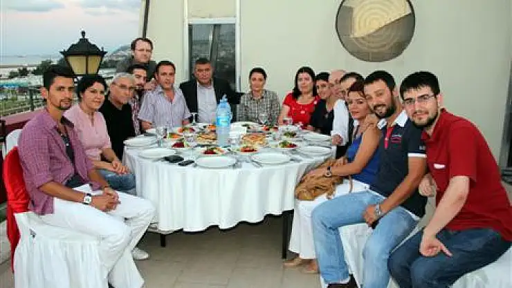Uzun'dan Gazetecilere iftar yemeği