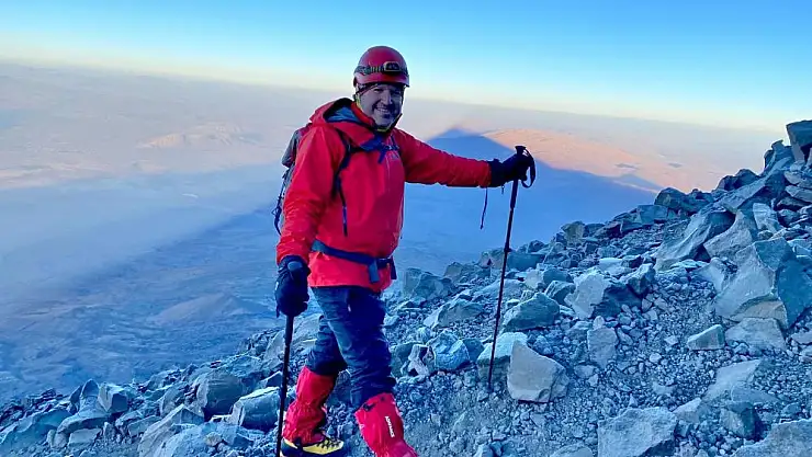 Bafralı dağcı Türkiye'nin zirvesine tırmandı