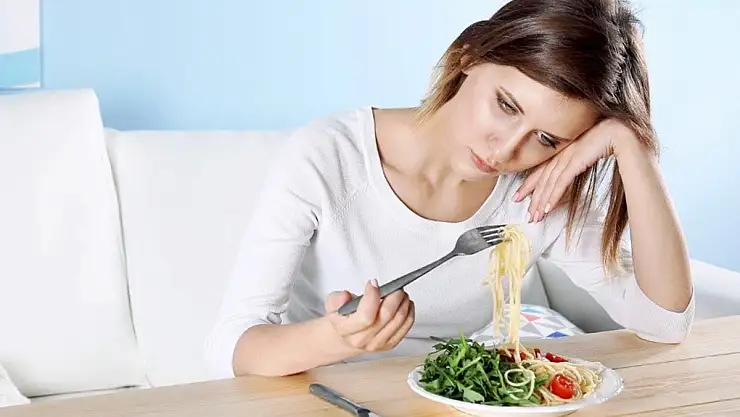 Yeme bozukluğu asosyalleştiriyor