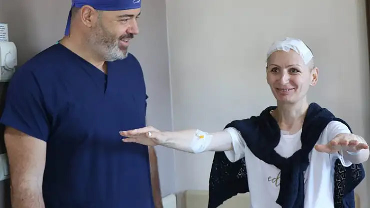 Tekerlekli sandalye ile geldi, yürüyerek ülkesine gitti