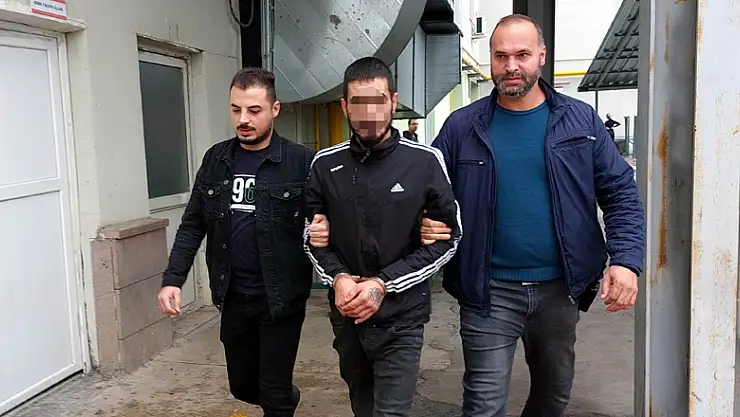 Kardeşini bıçakla ağır yaralayan genç yakalandı