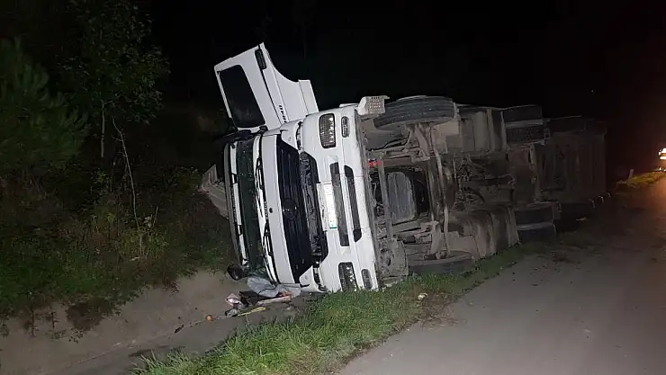 Samsun'da tır devrildi: 1 yaralı