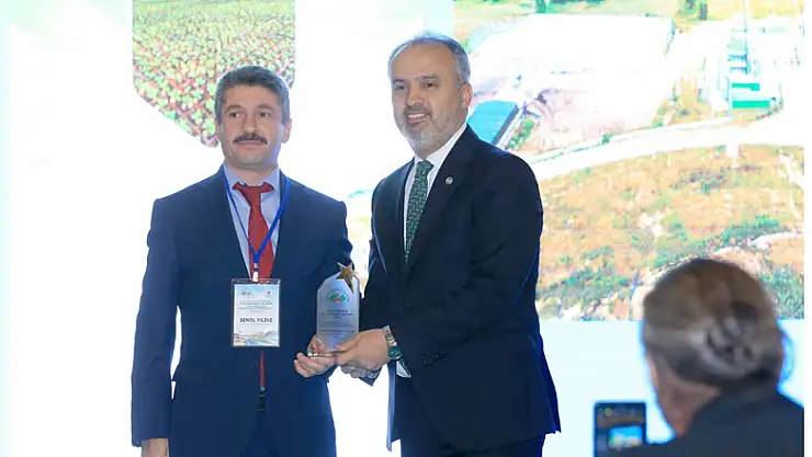 'Atıklarımız Çiçeğe Dönüşüyor Projesi'ne ödül